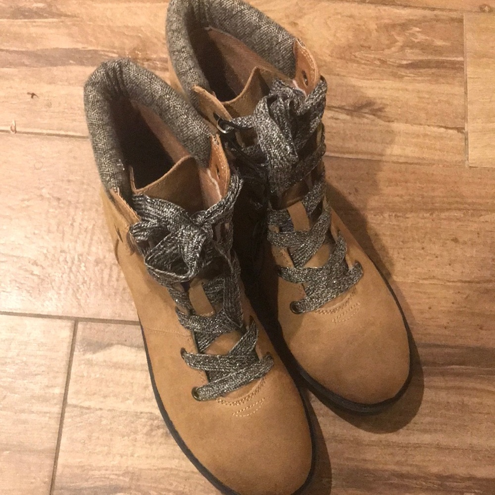 Pop Tan and Gray Combat Boots - Picture 3 of 7